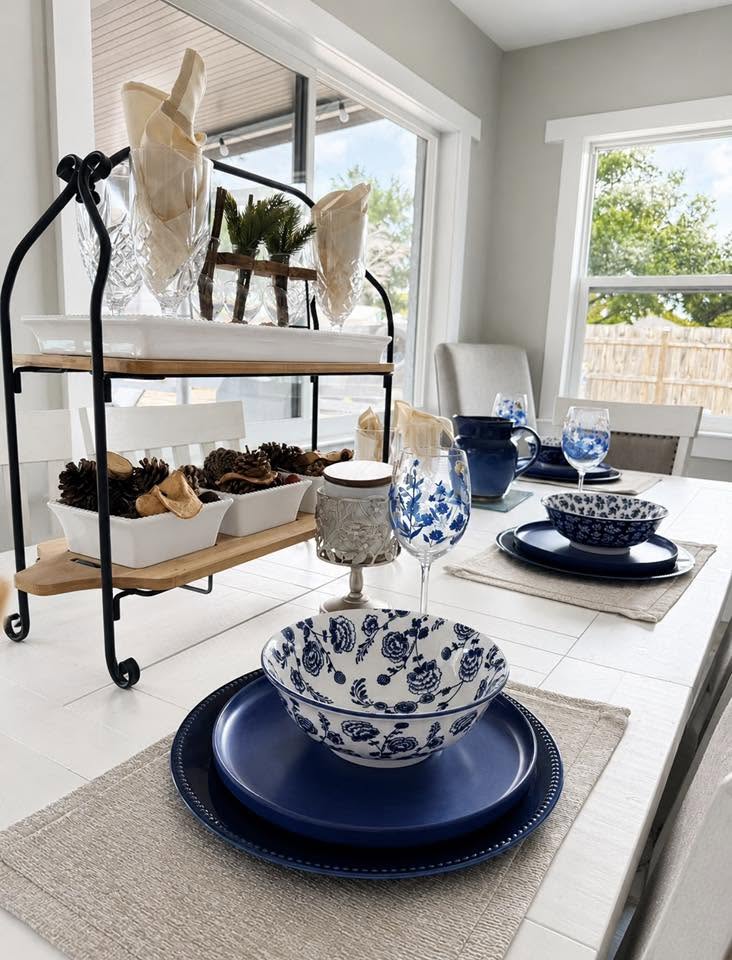 Elegant Florida dining table setup